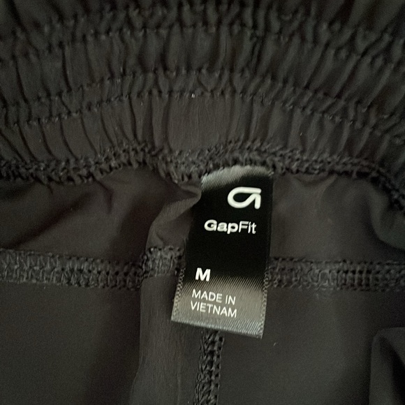 NWOT Women’s Gapfit lightweight pants black size M.86% poly,14% spandex/elastane - Picture 3 of 7